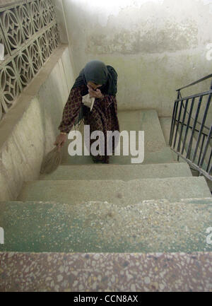 Aug 31, 2004 ; Kaboul, Afghanistan ; PHOTO : Date inconnue, le mari de Marum (35) a été tué par un chef de guerre des soldats canadiens lorsqu'ils ont envahi l'entreprise qu'il travaillait au à Kaboul au cours d'une bataille. Elle a été une veuve pendant près de cinq ans, a deux filles de 7 et 15. Marum fait une réserve de katandra est vivant Banque D'Images