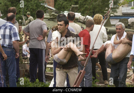 Cinq ans après le siège de l'école de Beslan ; photo : -les enfants victimes de l'état de siège Banque D'Images