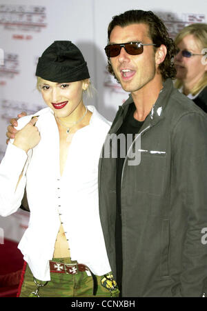 Jun 18, 2003 ; Hollywood, CA, USA ; Singer GWEN STEFANI de 'aucun doute' & mari chanteur Gavin Rossdale de 'bush' @ la première de 'Charlie's Angels : Full Throttle" à Hollywood. Banque D'Images