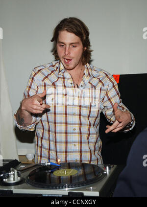 Aug 21, 2003 ; New York, NY, USA ; DJ CAMERON DOUGLAS @ la 4e édition des 'International Taste of Tennis" qui bénéficie à Citymeals-on-Wheels lieu @ l'hôtel W. Banque D'Images