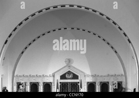 Mar 16, 2004 - Cleveland, Ohio, États-Unis - l'arène plus persuasifs pour livrer le message de la Nation de l'Islam se déroule à l'intérieur de la mosquée, ou temple. La mosquée, ou temple est généralement situé dans le domaine de la plus grande concentration dans la communauté noire. Ainsi il devient familier et commode resid Banque D'Images