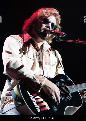 Nov 21, 2004 ; North Charleston, SC USA ; musicien 'JAMES OTTO' effectue vivre comme la Révolution américaine Tour fait une halte à la North Charleston Coliseum . Crédit obligatoire : Photo par Jason Moore/ZUMA Press. (©) Copyright 2004 par Jason Moore Banque D'Images