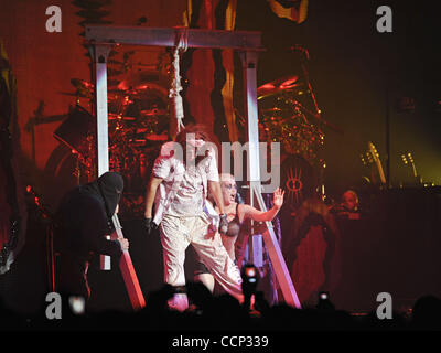 20 octobre 2010 - Nashville, Tennessee, États-Unis - Alice Cooper réalise en direct durant l'Halloween Hootenanny au Municipal Auditorium de Nashville, Tennessee, le 20 octobre 2010. (Crédit Image : © Amy Harris/ZUMApress.com) Banque D'Images