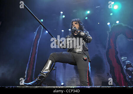 20 octobre 2010 - Nashville, Tennessee, États-Unis - Alice Cooper réalise en direct durant l'Halloween Hootenanny au Municipal Auditorium de Nashville, Tennessee, le 20 octobre 2010. (Crédit Image : © Amy Harris/ZUMApress.com) Banque D'Images