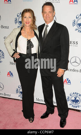 Le 23 octobre 2010 - Los Angeles, Californie, États-Unis - Tom Hanks, RITA WILSON participant à la 32e assemblée annuelle de l'espoir Carrousel ballon tenu au Beverly Hilton Hotel à Beverly Hills, Californie Le 23 octobre 2010. 2010.K66611LONG.(Image Crédit : Â© D. Long/Globe Photos/ZUMApress.com) Banque D'Images