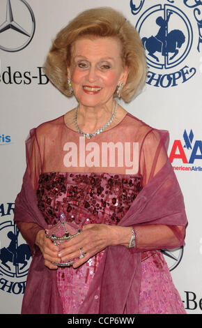 Le 23 octobre 2010 - Los Angeles, Californie, États-Unis - Barbara Davis participant à la 32e assemblée annuelle de l'espoir Carrousel ballon tenu au Beverly Hilton Hotel à Beverly Hills, Californie Le 23 octobre 2010. 2010.K66611LONG.(Image Crédit : Â© D. Long/Globe Photos/ZUMApress.com) Banque D'Images