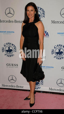 Le 23 octobre 2010 - Los Angeles, Californie, États-Unis - MIMI ROGERS participant à la 32e assemblée annuelle de l'espoir Carrousel ballon tenu au Beverly Hilton Hotel à Beverly Hills, Californie Le 23 octobre 2010. 2010.K66611LONG.(Image Crédit : Â© D. Long/Globe Photos/ZUMApress.com) Banque D'Images