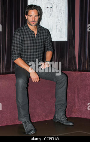 17 octobre 2010 - Coconut Creek, Florida, United States of America - True Blood, Joe Manganiello acteur au cocktail de bienvenue avec les fans 16 octobre 2010 à la Casino Seminole Coconut Creek à Coconut Creek, en Floride (crédit Image : © Aaron Gilbert/ZUMApress.com) Southcreek/mondial Banque D'Images