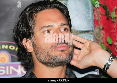 17 octobre 2010 - Coconut Creek, Florida, United States of America - True Blood, Joe Manganiello acteur au cocktail de bienvenue avec les fans 16 octobre 2010 à la Casino Seminole Coconut Creek à Coconut Creek, en Floride (crédit Image : © Aaron Gilbert/ZUMApress.com) Southcreek/mondial Banque D'Images