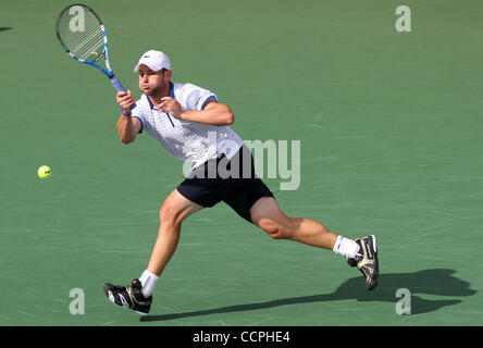 8 octobre 2010 - Tokyo, Japon - 08 octobre 2010 - Tokyo, Japon - Andy Roddick de USA renvoie un shot de GAEL MONFILS contre la France au cours de l'Open de Tennis de Rakuten Japon Championships 2010 à Tokyo, Japon (crédit Image : © Koichi Kamoshida/Jana Press/ZUMApress.com) Banque D'Images