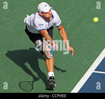 8 octobre 2010 - Tokyo, Japon - 08 octobre 2010 - Tokyo, Japon - Andy Roddick de USA renvoie un shot de GAEL MONFILS contre la France au cours de l'Open de Tennis de Rakuten Japon Championships 2010 à Tokyo, Japon (crédit Image : © Koichi Kamoshida/Jana Press/ZUMApress.com) Banque D'Images