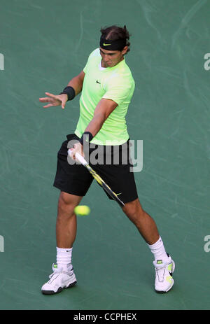 8 octobre 2010 - Tokyo, Japon - 08 octobre 2010 - Tokyo, Japon - RAFAEL NADAL de l'Espagne renvoie une tourné contre DMITRY TURSUNOV de Russie pendant la Rakuten Japan Open Tennis Championships 2010 à Tokyo, Japon (crédit Image : © Koichi Kamoshida/Jana Press/ZUMApress.com) Banque D'Images