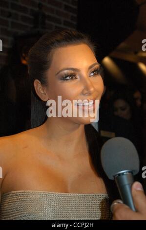 Oct 09, 2010 - Mashantucket, Connecticut, É.-U. - star de télé-réalité Kim Kardashian à Foxwoods Resort Casino grand ouverture de hauts rouleaux Luxury Lanes & Lounge, le bowling et le complexe de divertissement..(Image Crédit : © Anna coiffure/ZUMApress.com) Banque D'Images