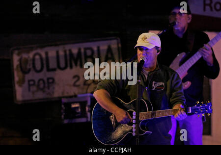 Artiste de musique country Sammy Kershaw effectuées pendant le festival au centre-ville le samedi, Octobre 9, 2010 en Colombie-Britannique, Ky. Kershaw est surtout connu pour ses 1993 n° 1 chanson à succès "elle ne sait pas Elle est belle,' ainsi que 'Reine de ma remorque double largeur", "Cadillac" et "Style de travail national Woman's H Banque D'Images