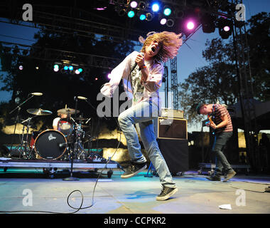 10 Oct 2010 - Austin, Texas, USA - Chanteur MATTHEW SHULTZ du groupe Cage the Elephant il se produit dans le cadre de la 2010 Austin City Limits Music Festival qui a eu lieu à Zilker Park situé dans le centre-ville d'Austin. Copyright 2010 Jason Moore. (Crédit Image : © Jason Moore/ZUMAPRESS.com) Banque D'Images