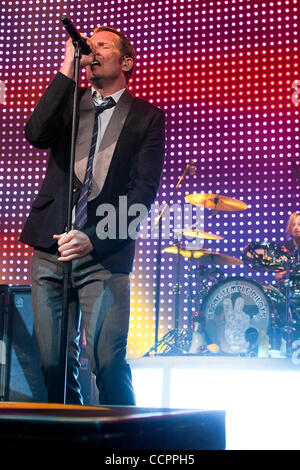 12 octobre 2010 - Hollywood, Floride, États-Unis d'Amérique - le chanteur Scott Weiland des Stone Temple Pilots effectue le 12 octobre 2010 au Hard Rock Live à l'hôtel et casino Seminole à Hollywood, FL (crédit Image : © Aaron Gilbert/ZUMApress.com) Southcreek/mondial Banque D'Images