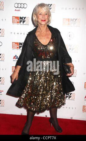 Le 2 octobre 2010 - New York, New York, États-Unis - l'actrice Helen Mirren assiste à la première de "La tempête" qui a eu lieu pendant le 48ème Festival du Film de New York à l'Alice Tully Hall, Lincoln Center. (Crédit Image : © Kaszerman ZUMApress.com)/Nancy Banque D'Images