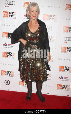 Le 2 octobre 2010 - New York, New York, États-Unis - l'actrice Helen Mirren assiste à la première de "La tempête" qui a eu lieu pendant le 48ème Festival du Film de New York à l'Alice Tully Hall, Lincoln Center. (Crédit Image : © Kaszerman ZUMApress.com)/Nancy Banque D'Images