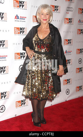 Le 2 octobre 2010 - New York, New York, États-Unis - l'actrice Helen Mirren assiste à la première de "La tempête" qui a eu lieu pendant le 48ème Festival du Film de New York à l'Alice Tully Hall, Lincoln Center. (Crédit Image : © Kaszerman ZUMApress.com)/Nancy Banque D'Images