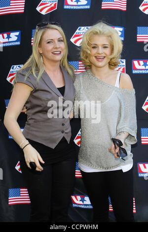 3 octobre 2010 - Los Angeles, Californie, États-Unis - Melissa Joan Hart ; Kelly Osbourne.Pro Ski Événement bénéfice avec le U.S. Olympic Ski & Snowboard Equipes tenue à résidence privée.Topanga, California 10-03-2010. 2010.K66062TL(Image Crédit : Â©/TLeopold ZUMApress.com)/Photos Globe Banque D'Images