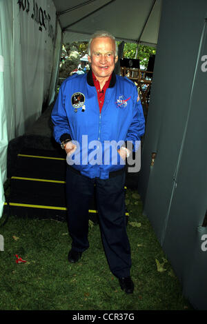 25 avril 2010 - Hollywood, Californie, États-Unis - J14741CHW .Le 15e ''Los Angeles Times Festival of Books'' .Campus de l'UCLA, Westwood, CA .04/25/2010 .Buzz Aldrin . 2010 (Crédit Image : Â© Clinton Wallace/Globe Photos/ZUMApress.com) Banque D'Images