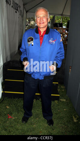 25 avril 2010 - Hollywood, Californie, États-Unis - J14741CHW .Le 15e ''Los Angeles Times Festival of Books'' .Campus de l'UCLA, Westwood, CA .04/25/2010 .Buzz Aldrin . 2010 (Crédit Image : Â© Clinton Wallace/Globe Photos/ZUMApress.com) Banque D'Images