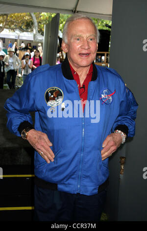 25 avril 2010 - Hollywood, Californie, États-Unis - J14741CHW .Le 15e ''Los Angeles Times Festival of Books'' .Campus de l'UCLA, Westwood, CA .04/25/2010 .Buzz Aldrin . 2010 (Crédit Image : Â© Clinton Wallace/Globe Photos/ZUMApress.com) Banque D'Images