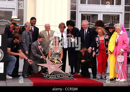 10 mai 2010 - Hollywood, Californie, États-Unis - J14749CHW .sénatrice Diane Watson est un projet de loi consacre la Station Hollywood de poste à l'ancien maire honoraire Johnny Grant .Bureau de poste, station d'Hollywood Hollywood, CA .05/10/2010 .LERON GUBLER, TOM LABONGE, ANGIE DICKINSON, représentante du DIA Banque D'Images