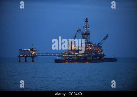 Le Yuri Korchagin est un champ pétrolier offshore dans le secteur russe du nord de la mer Caspienne. Le champ de pétrole est situé à 180 kilomètres d'Astrakhan et 240 kilomètres de Makhachkala lors d'une profondeur de la mer 11ñ13 mètres. Le champ de pétrole est détenu et exploité par Lukoil, Nizhnevolzhskneft une subsidia Banque D'Images