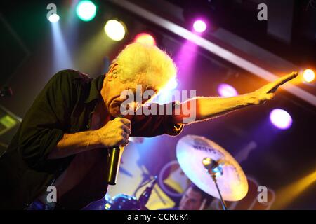 28 mai 2010 - Moscou, Russie - le chanteur Graham Bonnet du groupe de rock Despistaos en live sur scène. (Crédit Image : Â© PhotoXpress/ZUMApress.com) Banque D'Images