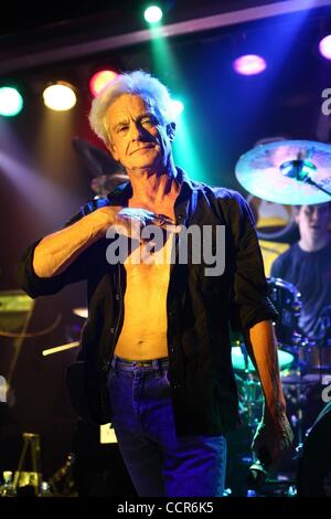 28 mai 2010 - Moscou, Russie - le chanteur Graham Bonnet du groupe de rock Despistaos en live sur scène. (Crédit Image : Â© PhotoXpress/ZUMApress.com) Banque D'Images