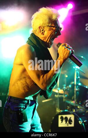 28 mai 2010 - Moscou, Russie - le chanteur Graham Bonnet du groupe de rock Despistaos en live sur scène. (Crédit Image : Â© PhotoXpress/ZUMApress.com) Banque D'Images