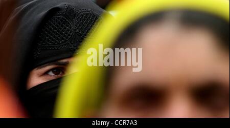 01 mai 2010 - Srinagar, au Cachemire, l'Inde - les travailleurs de l'ASHA prendre part à une démonstration de leurs différentes offres sur 'May Day' à Srinagar, la capitale d'été du Cachemire indien. (Crédit Image : Â© Altaf Zargar/ZUMA Press) Banque D'Images