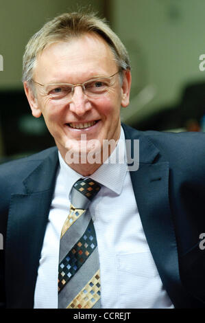 Le commissaire européen chargé de l'Environnement Janez Potocnik avant un Conseil des ministres de l'environnement européen à Bruxelles, Belgique le 2010-03-15 Â© par Wiktor Dabkowski Banque D'Images