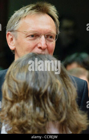 Le commissaire européen chargé de l'Environnement Janez Potocnik avant un Conseil des ministres de l'environnement européen à Bruxelles, Belgique le 2010-03-15 Â© par Wiktor Dabkowski Banque D'Images