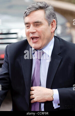 De Premier ministre britannique Gordon Brown arrive à un sommet des dirigeants de l'Union européenne à Bruxelles, Belgique le 2010-03-26 les dirigeants de la zone euro ont convenu jeudi pour créer un filet de sécurité financière conjointe avec le FMI pour aider la Grèce criblée de dettes et d'essayer de rétablir la confiance dans leur monnaie commune après Banque D'Images