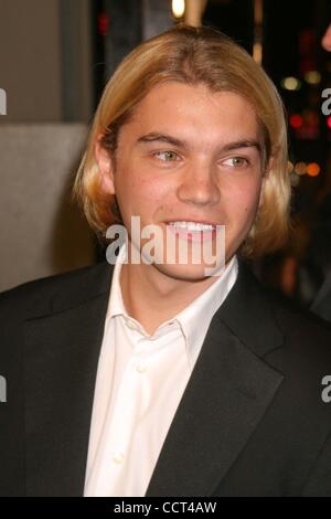 Le 4 mars 2004 - Hollywood, Californie, États-Unis - K35876EG.The Girl Next Door PREMIÈRE MONDIALE.À MANNS GRAUMAN Chinese Theatre, à Hollywood, Californie .03/04/2004. /2004/ EGI.EMILE HIRSCH(Image Crédit : Â© Ed Geller/Globe Photos/ZUMAPRESS.com) Banque D'Images