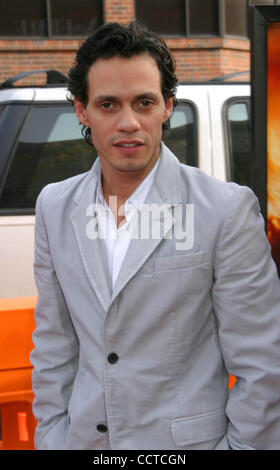 18 avril 2004 - Hollywood, Californie, États-Unis - K36584EG.MAN ON FIRE EN PREMIÈRE MONDIALE AU THÉÂTRE NATIONAL MANN, Westwood, CALIFORNIE.04/18/2004 . /E.G.I./ 2004.MARC ANTHONY.(Image Crédit : Â© Ed Geller/Globe Photos/ZUMAPRESS.com) Banque D'Images