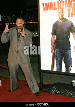 Le 29 mars 2004 - Hollywood, Californie, États-Unis - K36450EG.WALKING TALL PREMIÈRE MONDIALE AU GRAUMAN'S Chinese Theatre, à Hollywood, Californie.03/29/2004 . /E.G.I./ 2004.DWAYNE JOHNSON AKA THE ROCK(Image Crédit : Â© Ed Geller/Globe Photos/ZUMAPRESS.com) Banque D'Images