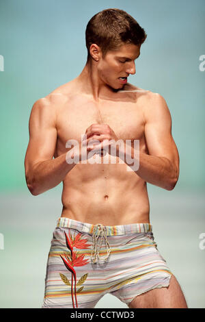 25 mars 2010 : Jamie Paul Holahan a montré son maillot de bain collection à la Fashion Week s'est tenue à El Paseo El Paseo à Palm Desert, Californie. Crédit obligatoire : Gerry Maceda / Global Southcreek Banque D'Images