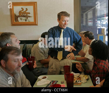 Sénat républicain RAND Paul parle de candidats partisans à Shearer's Buffet. Paul est l'actuel meneur pour le GOP mise en candidature. Banque D'Images