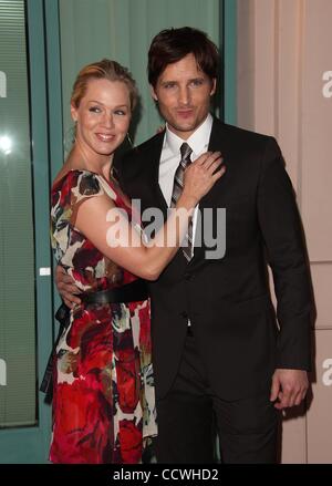 Mar 15, 2010 - North Hollywood, Californie, USA - Actrice Jennie Garth et Peter Facinelli arrivant à la soirée avec 'Nurse Jackie' tenu à la Leonard Goldenson Theatre. (Crédit Image : Â© Lisa O'Connor/ZUMA Press) Banque D'Images