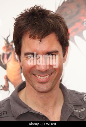 Mar 21, 2010 - Universal City, California, USA - l'Acteur ERIC MCCORMACK arrivant à l 'How to Train Your Dragon' Los Angeles Premiere tenue à l'Amphithéâtre Gibson. (Crédit Image : Â© Lisa O'Connor/ZUMA Press) Banque D'Images