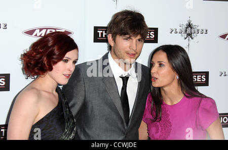 Apr 8, 2010 - Hollywood, Californie, USA - Acteurs Rumer Willis, Demi Moore et Ashton Kutcher arrivant à 'Les voisins' Los Angeles Premiere tenue à l'Arclight Hollywood. (Crédit Image : © Lisa O'Connor/ZUMA Press) Banque D'Images