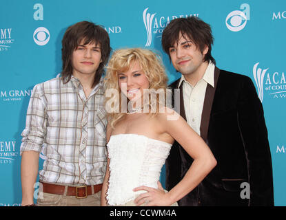 Apr 18, 2010 - Las Vegas, Nevada, USA - Le BAND PERRY arrivant à la 45e Academy of Country Music Awards qui a eu lieu au MGM Grand Garden. (Crédit Image : © Lisa O'Connor/ZUMA Press) Banque D'Images