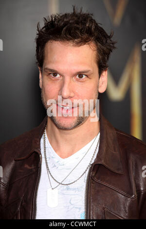 Apr 24, 2010 - Hollywood, Californie, USA - l'Acteur DANE COOK arrivant à l 'Iron Man 2' Première mondiale tenue à l'El Capitan. (Crédit Image : © Lisa O'Connor/ZUMA Press) Banque D'Images