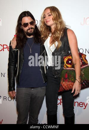 Le 4 mai 2010 - Hollywood, Californie, USA - Actrice DREA DE MATTEO & Shooter Jennings arrivant à la Charlotte Ronson & JCPenny Confiture Cocktail de Printemps s'est tenue au Studio du lait. (Crédit Image : © Lisa O'Connor/ZUMA Press) Banque D'Images