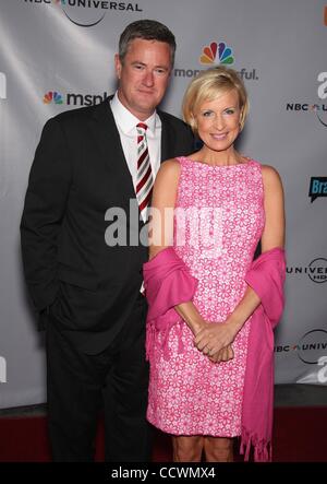 12 mai 2010 - Universal City, California, USA - Accueille JOE SCARBOROUGH & MIKA BRZEZINSKI arrivant au câble Show 2010 Une soirée avec NBC Universal tenue à Universal Studios. (Crédit Image : © Lisa O'Connor/ZUMA Press) Banque D'Images