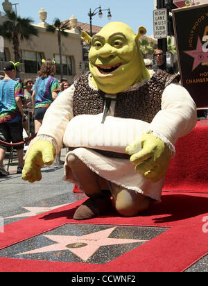 20 mai 2010 - Hollywood, Californie, USA - Shrek reçoit sur Star Walk of Fame. (Crédit Image : © Lisa O'Connor/ZUMA Press) Banque D'Images