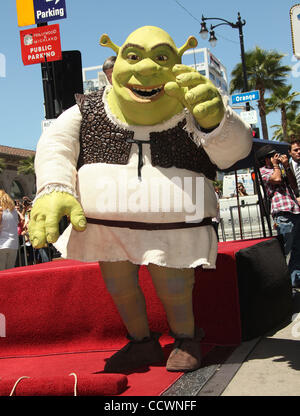 20 mai 2010 - Hollywood, Californie, USA - Shrek reçoit sur Star Walk of Fame. (Crédit Image : © Lisa O'Connor/ZUMA Press) Banque D'Images